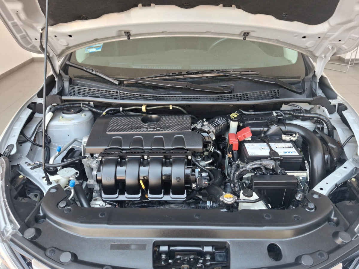 2017 Nissan Sentra 4p Advance L4/1.8 Man