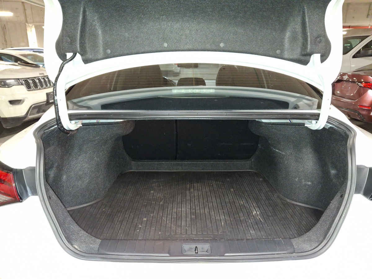 2024 Nissan Sentra 4p SR Platinum L4/2.0 Aut