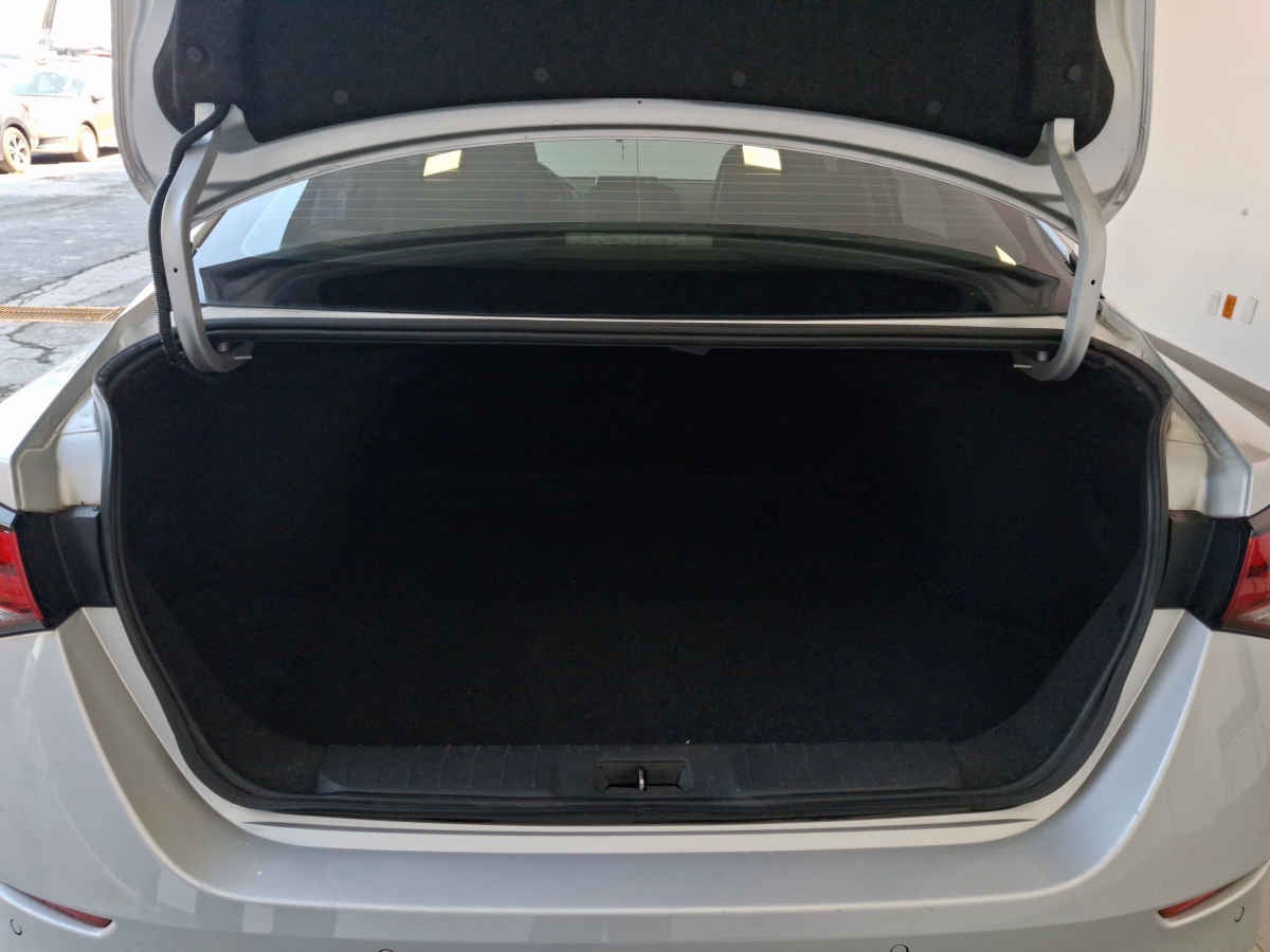 2024 Nissan Sentra 4p Advance L4/2.0 Man