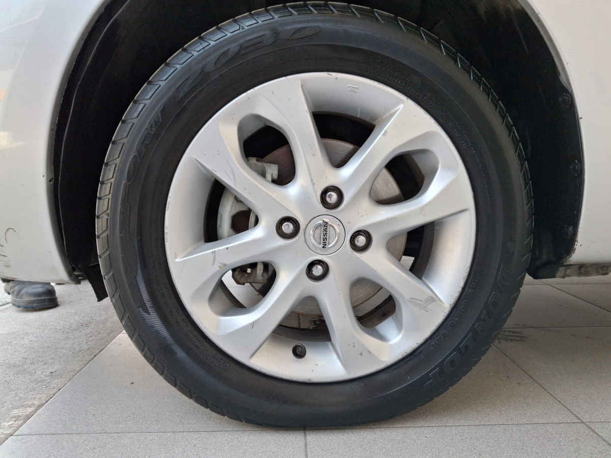 2014 Nissan March 5p Advance L4/1.6 Man