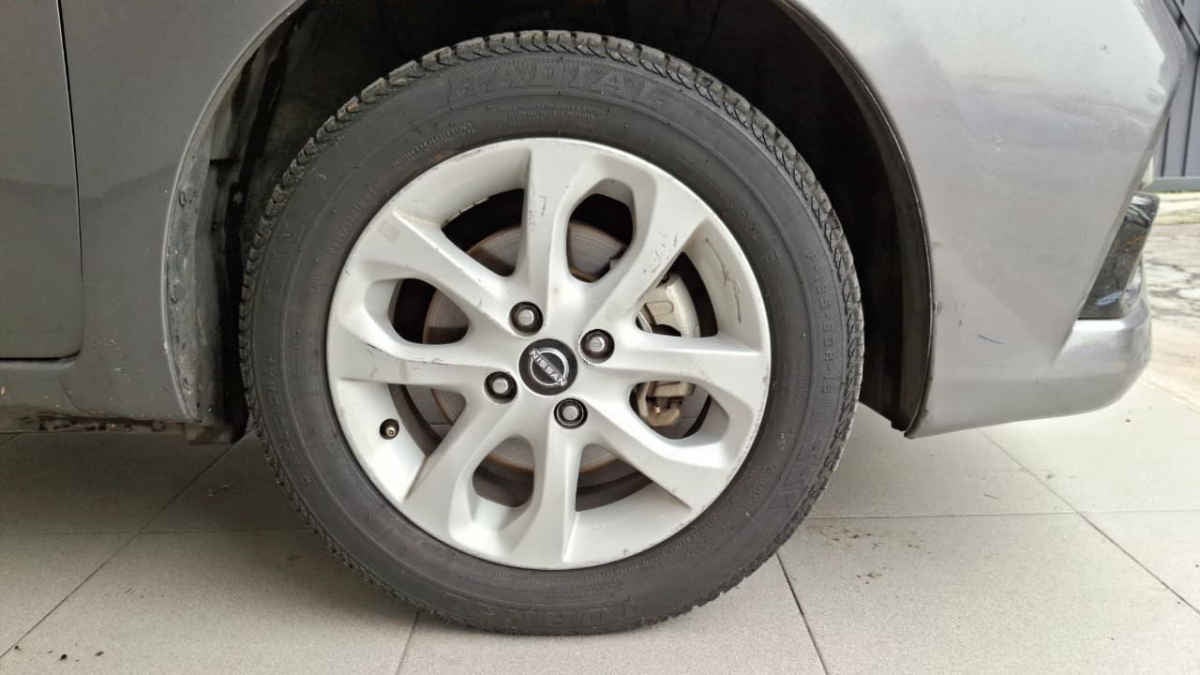 2022 Nissan March 5p Advance L4/1.6 Man