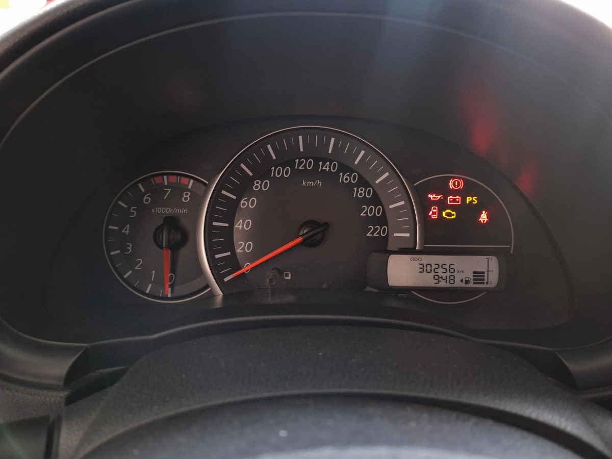 2022 Nissan March 5p Advance L4/1.6 Man