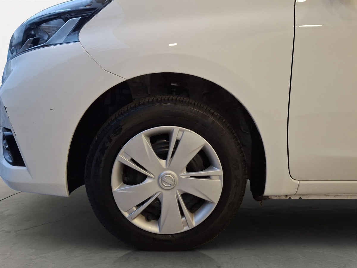 2025 Nissan March 5p Sense L4/1.6 Aut