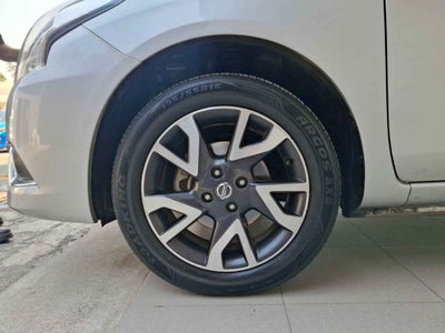 2019 Nissan Versa 4p Advance L4/1.6 Man