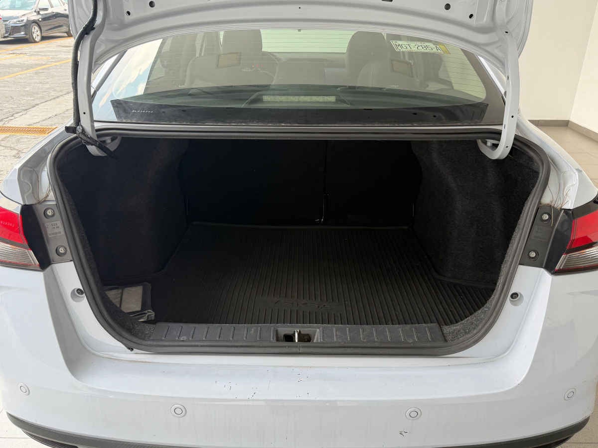 2024 Nissan Versa 4p Exclusive L4/1.6 Aut