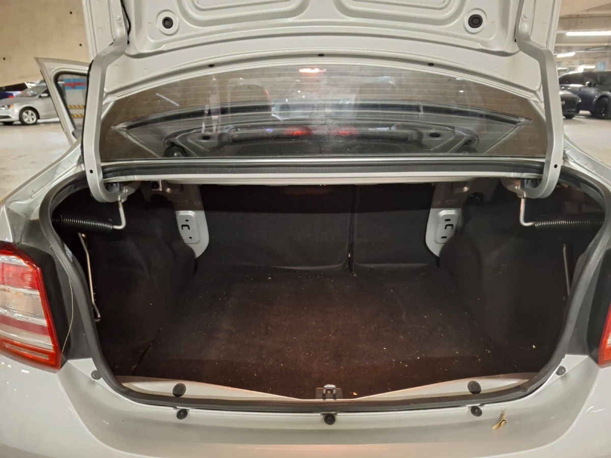 2024 Renault Logan 4p Intens L4/1.6 Aut