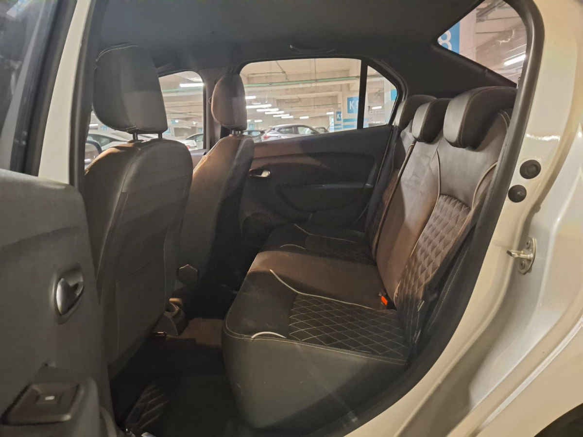 2024 Renault Logan 4p Intens L4/1.6 Aut