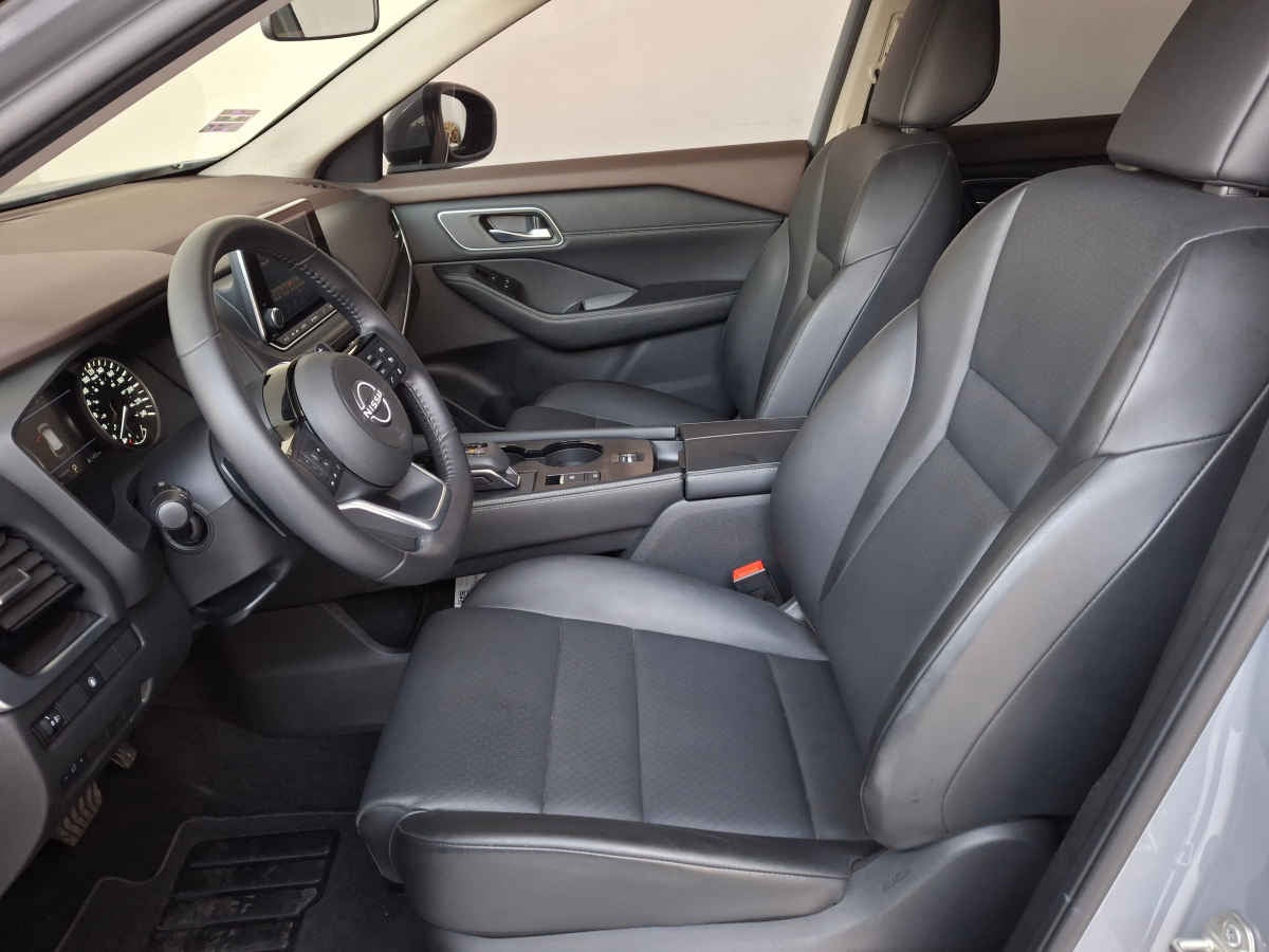 2025 Nissan X-Trail 5p Exclusive 2 Row L4/2.5 Aut