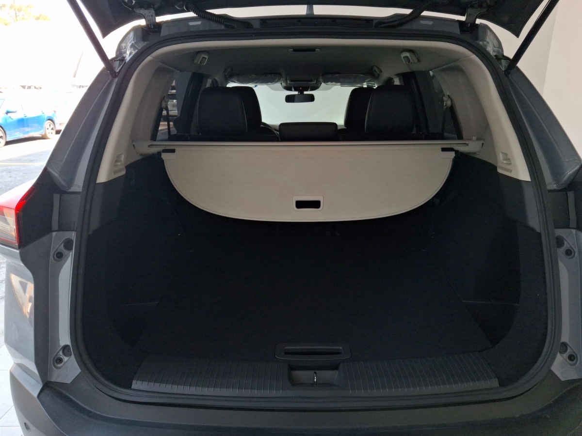 2025 Nissan X-Trail 5p Exclusive 2 Row L4/2.5 Aut