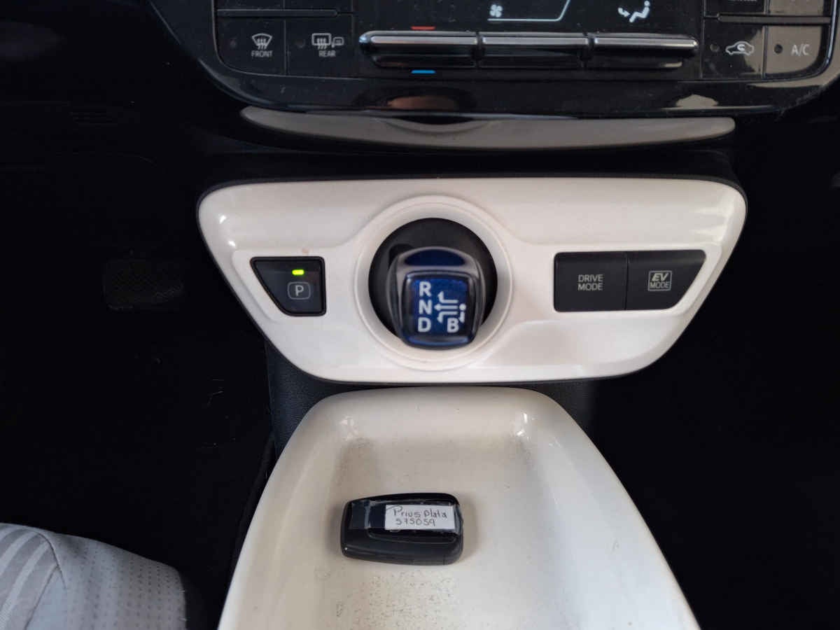 2017 Toyota Prius 5p Base Hibrido L4/1.8 Aut