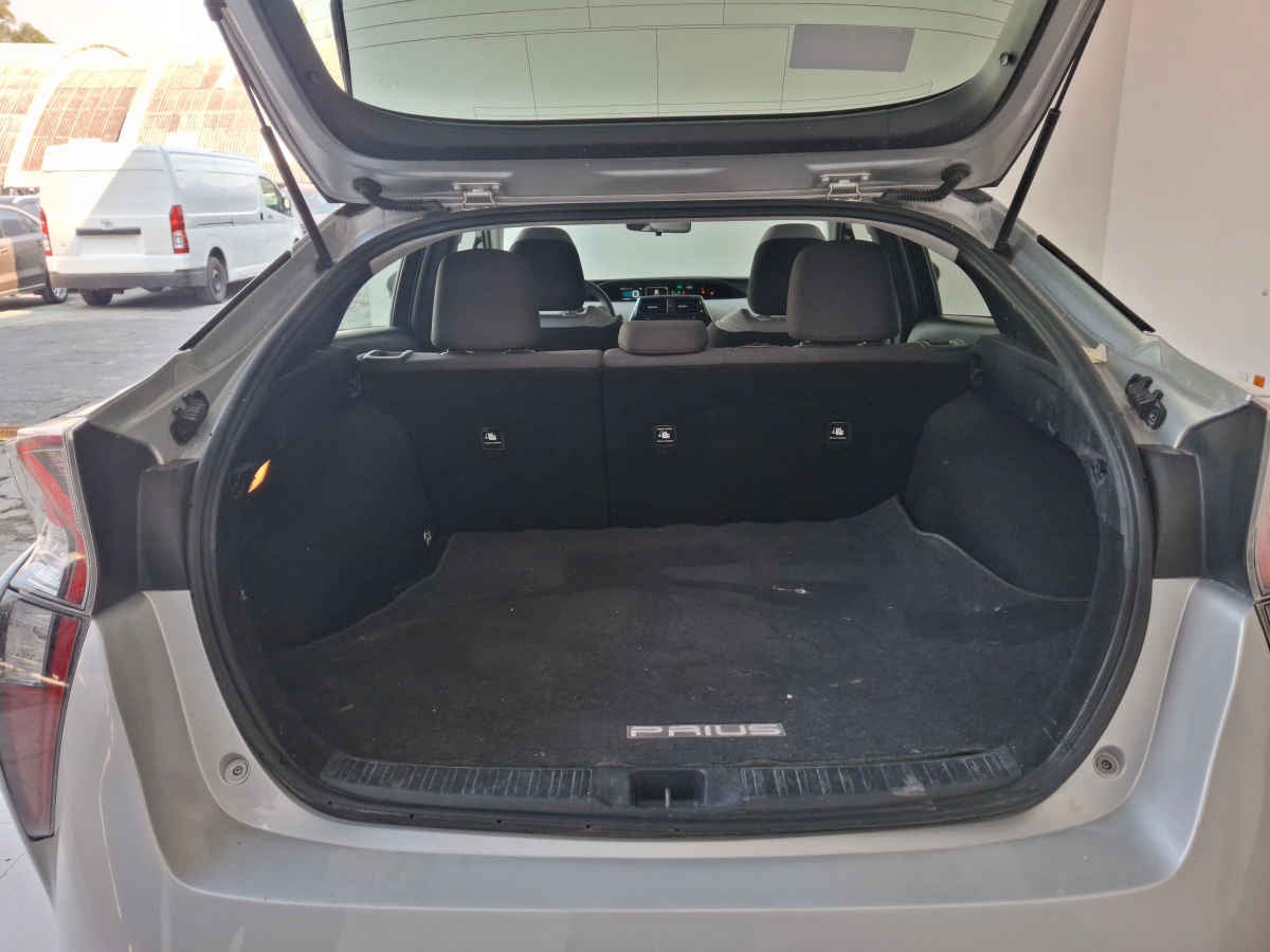 2017 Toyota Prius 5p Base Hibrido L4/1.8 Aut