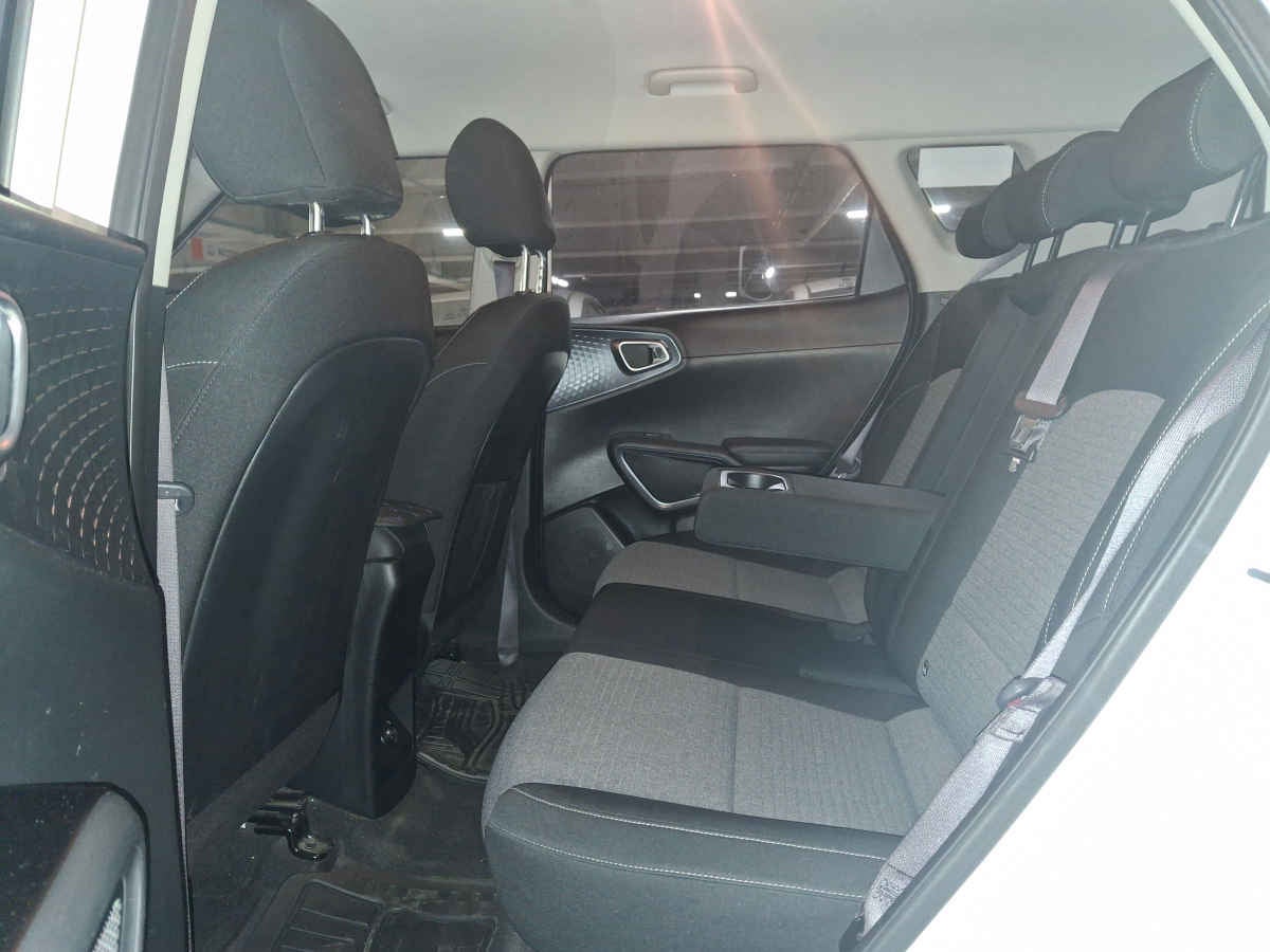 2022 Kia Soul 5p EX 2.0 L 147 HP IVT A/AC f. led RA-17"