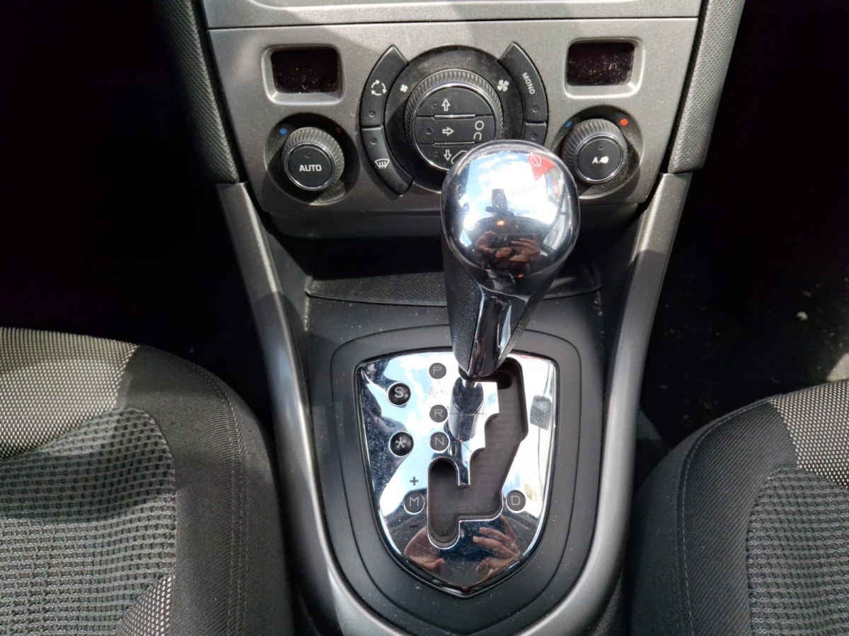 2013 Peugeot 308 5p L4 1.6 aut